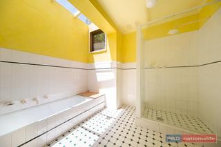 Bathroom (2016-11-23)