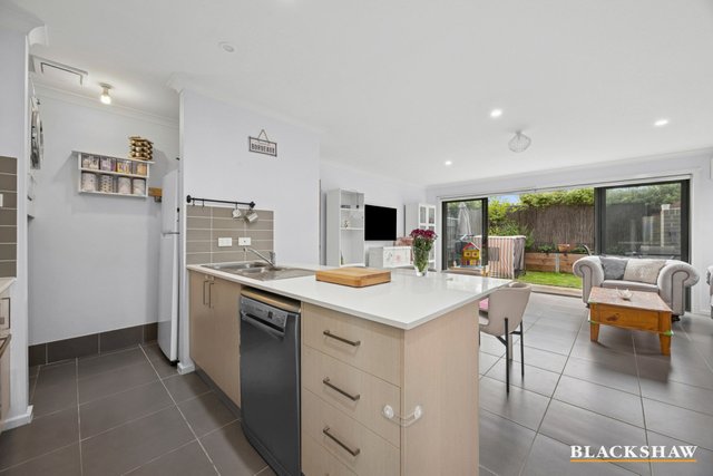 6/4 Annie Douglas Street, ACT 2913