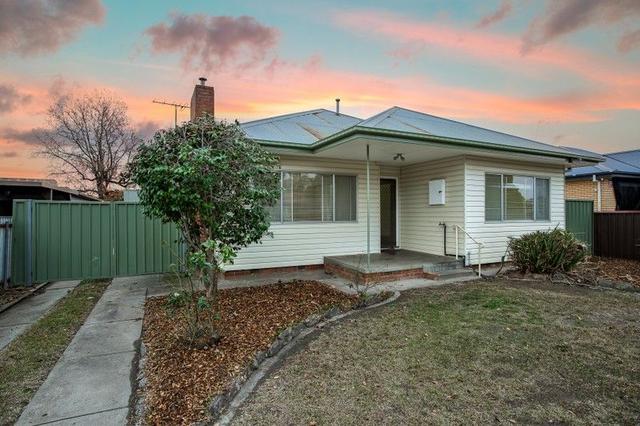 1051 Calimo  Street, NSW 2640