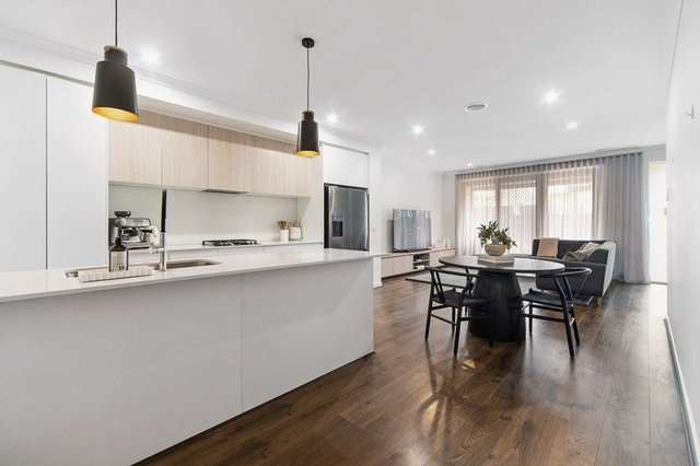 10 Surfers Crescent, VIC 3201