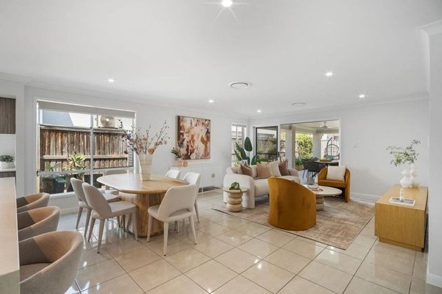 4 Feathertail Pl, QLD 4154