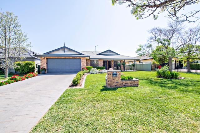 13 St Andrews Drive, NSW 2830