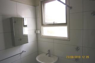 Bathroom (2012-04-21)