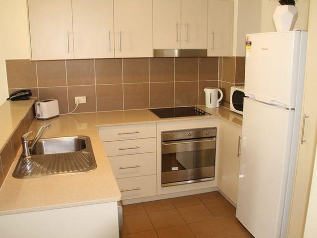 1064/1 Ocean Street, QLD 4220