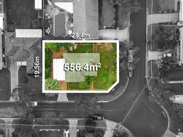 8 Sevenoaks Crescent, NSW 2197