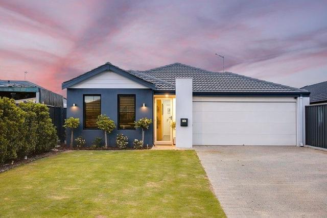 35 Mebbin Grove, WA 6035