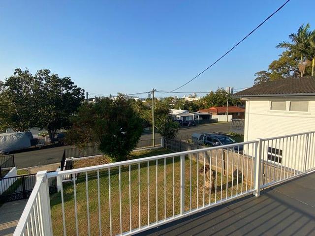 2/14 Nyora Street, QLD 4215