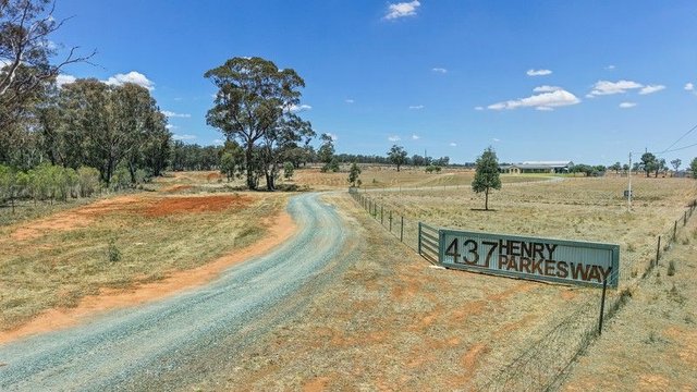 437 Henry Parkes Way, NSW 2870