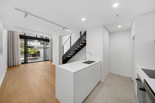 M02/71 Constitution Avenue, ACT 2612