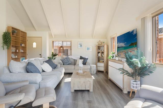 2/22 Berrambool Drive, NSW 2548