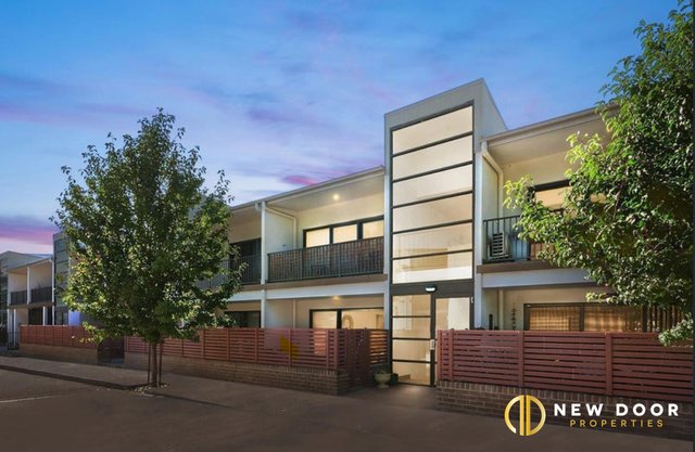 2/39 Jerrabomberra Avenue, ACT 2604