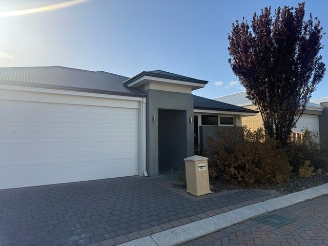 11 Est Lane, WA 6065