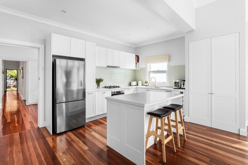 https://images.allhomes.com.au/property/photo/301203a0fc476971dcf29cae6019c3d8_hd.jpg