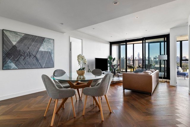 1323/555 St Kilda Road, VIC 3000