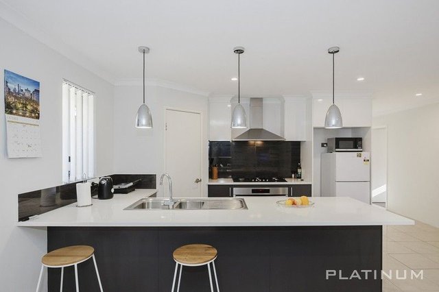 21 Montana Crescent, WA 6038