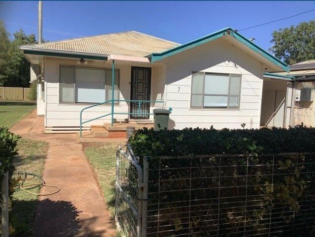 7 Charney Street, NSW 2652