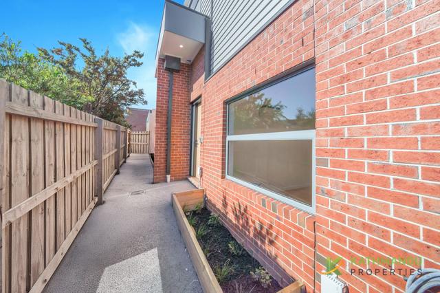 5/16 Irvine Crescent, VIC 3055