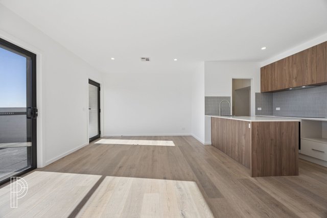 8 Golden Way, NSW 2620