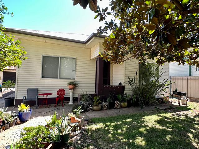 23 Almoola Street, NSW 2680