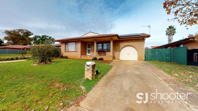 27 Oxley Circle, NSW 2830