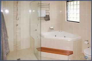 Bathroom (2014-12-15)