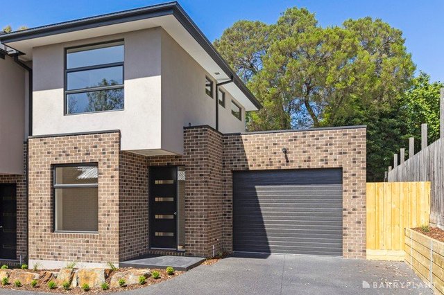 2/2 Velma  Grove, VIC 3135