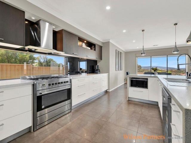 121 Roulston Way, VIC 3756