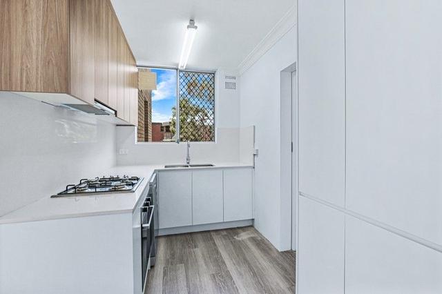 2/6 Bortfield Drive, NSW 2046