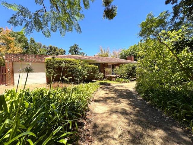 4 Manooka Way, WA 6076
