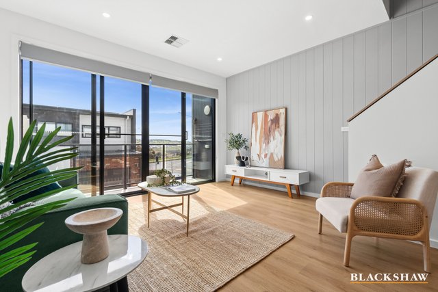27/2 Eureka Way, ACT 2611