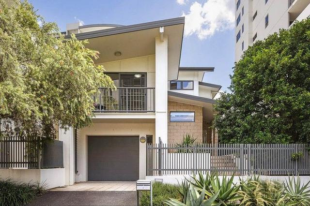 19 Walsh St, QLD 4064