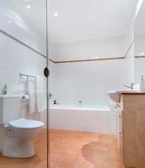 Bathroom (2016-07-09)