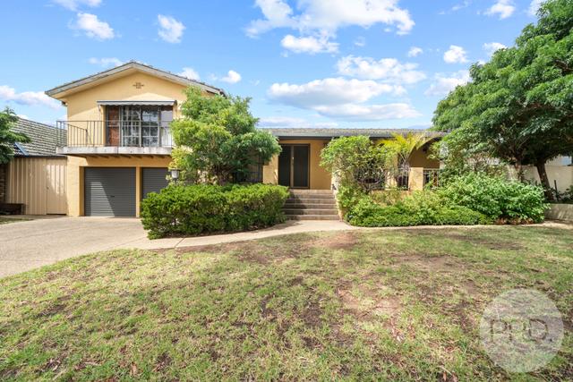 11 Eastlake Drive, NSW 2650