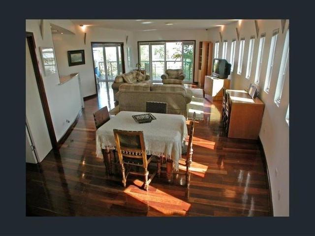 2/11 Ruth Street, WA 6000
