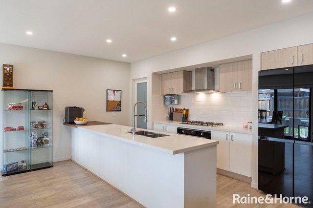 120 Lollipop Crescent, VIC 3429