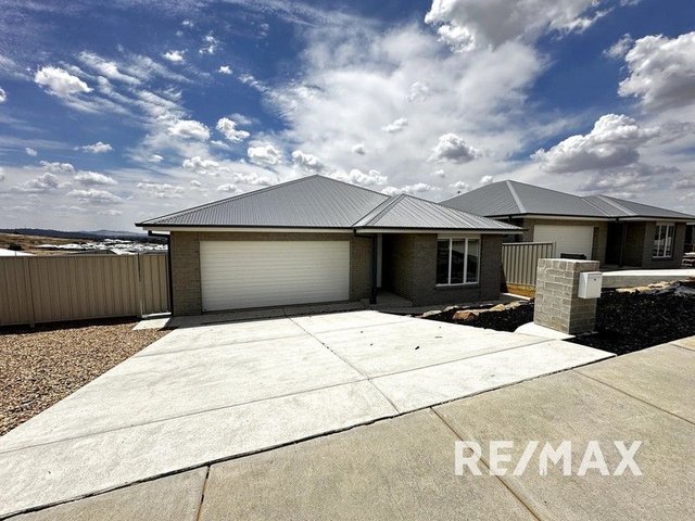 1/2 Wake Drive, NSW 2650