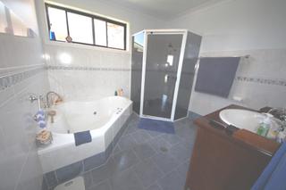 Ensuite with spa
