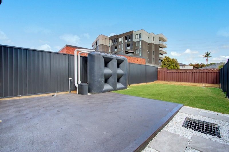 https://images.allhomes.com.au/property/photo/32d86cc113c92e2da5d7694960ec1afe_hd.jpg