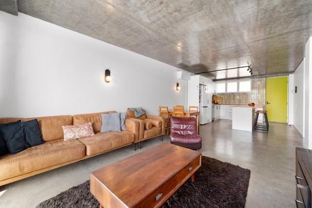 2/223 Cavendish Road, QLD 4151
