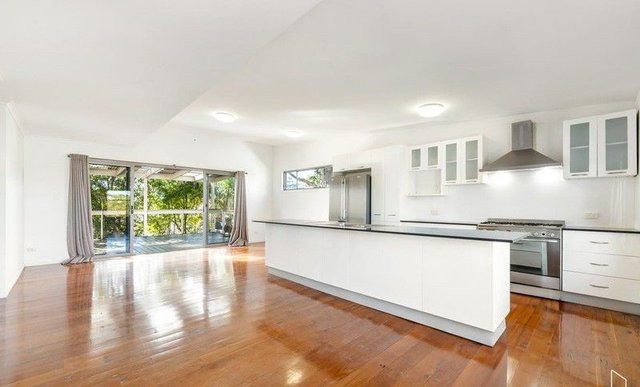 2/3 Fourth Avenue, QLD 4215