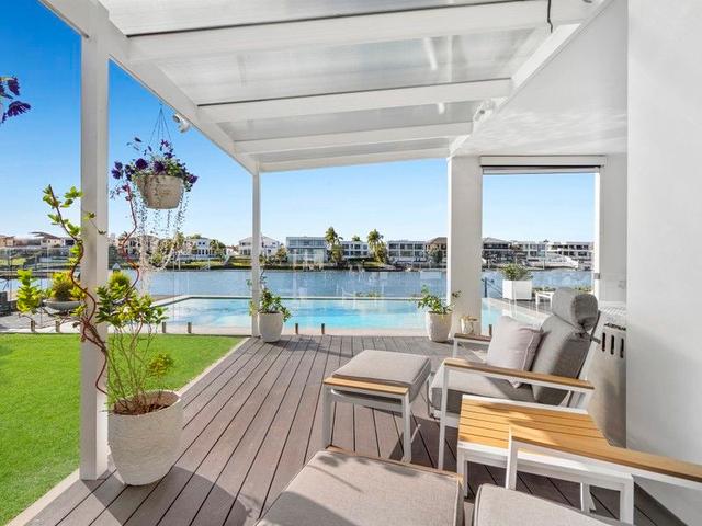 54 Fitzwilliam  Street, QLD 4211