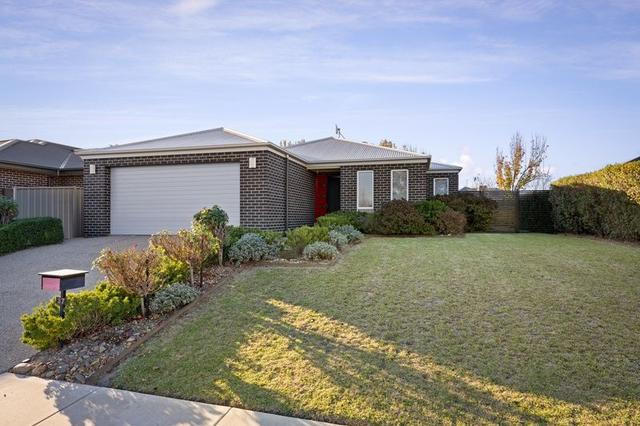 37 Cambridge Drive, NSW 2640