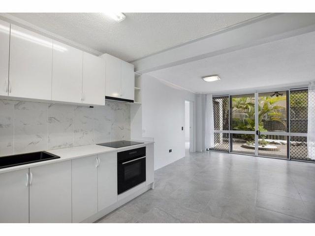 2/33 Darrambal Street, QLD 4217
