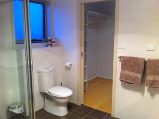 Bathroom (2011-06-09)