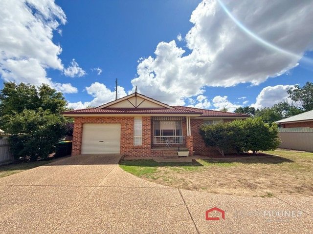 2/8 Malebo Place, NSW 2650