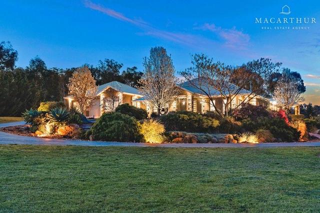 8 Robinia Place, NSW 2650