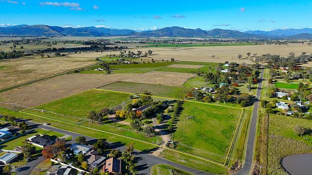 1 Stanley Crescent, NSW 2343