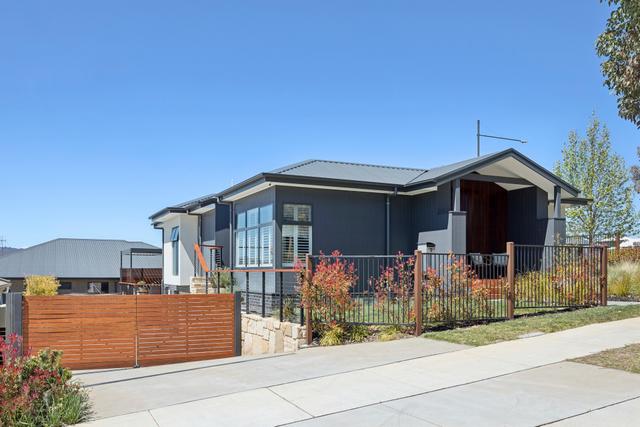 2 Banks Street, NSW 2620