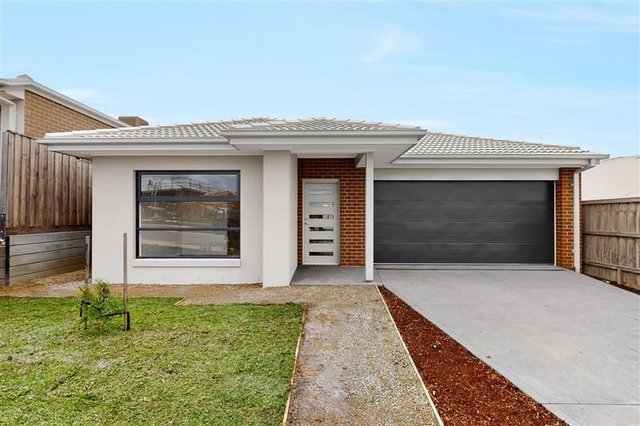 8 Feathertop Way, VIC 3812
