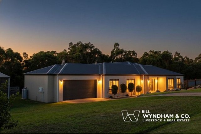 11 Besley  Close, VIC 3904